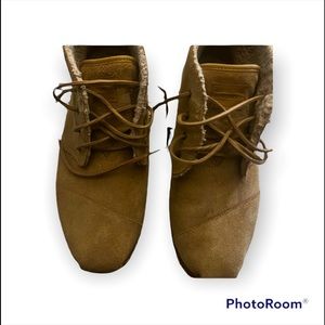 Tom’s suede chukka mens shoes